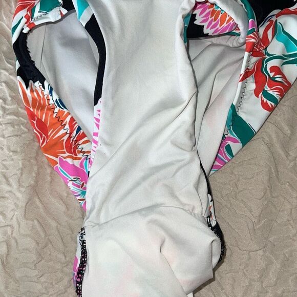 Trina Turk Womens Tropic Wave Off The Shoulder One Piece Swimsuit Multicolor 4 - Picture 6 of 10